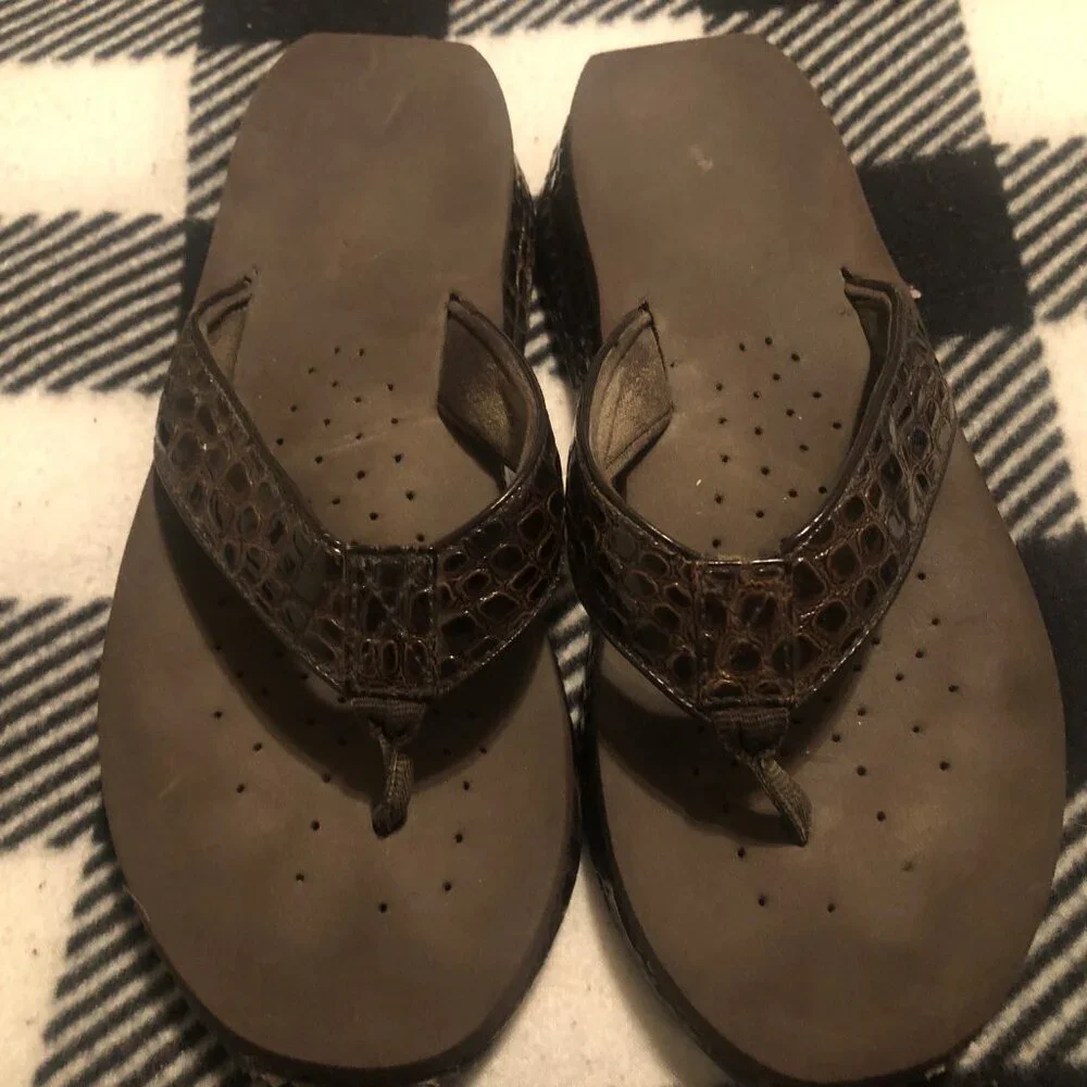 Volatile brown faux croc‎ skin wedge sandals size 8